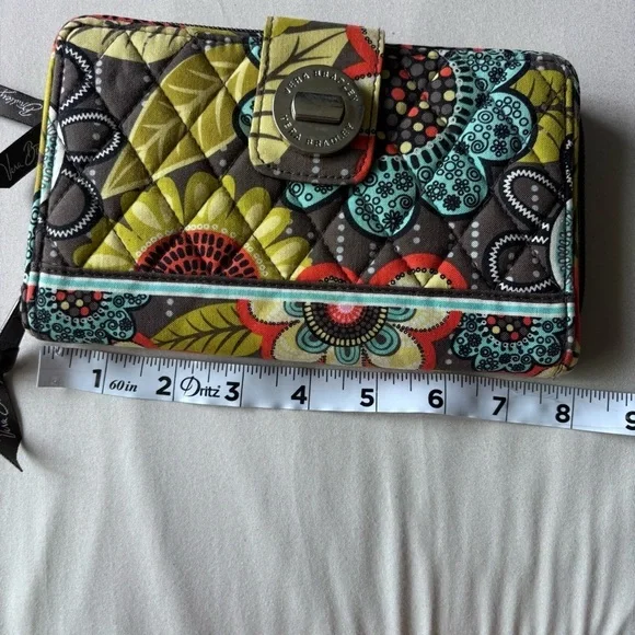 ⭐️⭐️⭐️Vera Bradley Paisley Glenna Floral Clutch Wallet Bag Purse COTTAGE EUC - Picture 9 of 10